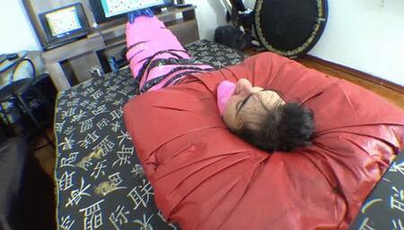 BRUNETTE GAMER IGNORING THE SLAVE ABOUT A SMOTHER BOX AND FARTING BY BIANCA GONZALES AND DANIEL SANTIAGO CAM BY DANI FULL HD