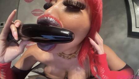 RubyDollLipz's XXXL Lips+Xaga Skull Dildo
