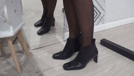 Hard heels tapping and toe wiggling 6