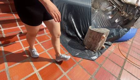 Dani drains the battery while trying to start the car barefoot