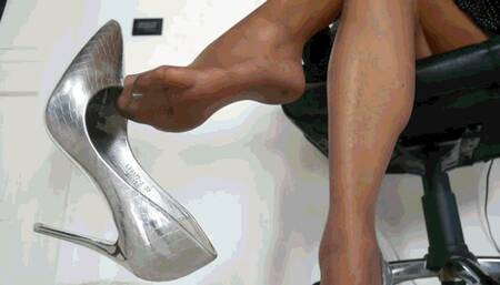 Her seductive legs WMV (1920x1080) FHD