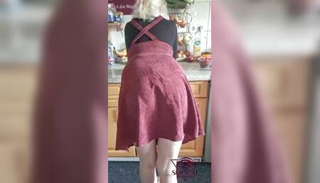 Petite Girl Masturbates with Her Wet Pussy on the Kitchen Counter and Cums Hard