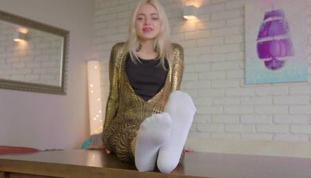 Khaleesi - Worship Socks And Pantyhose Of Gold Lady - Russian Language