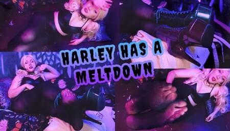 Bellatrix Bandit Cosplaying Harley Quinn Melting Sweaty Stinky Feet in Tights