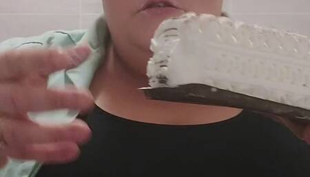 Icecream stuffing ans getting stuck in wheelchair