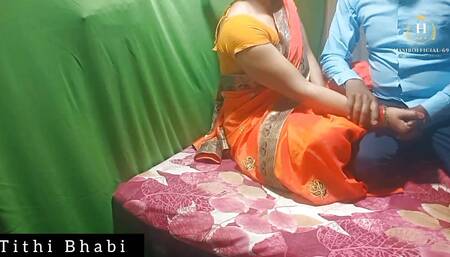 Desi Bhabi Waiting for Her Ex-boyfriend in Shari for Sex.