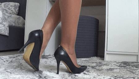 Dipping with TINY MAN INSIDE MY PANTYHOSE on sole c