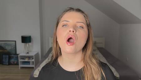 Blonde girl a lot of lip gloss (4k)