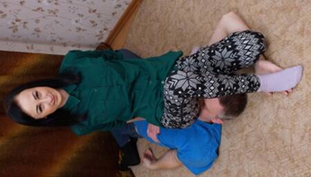 Bad girl is standing on her paramour in a hard way, g308x (slide show) 2160p