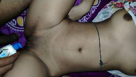 Desi Girlfriend Fucked After Applying Oil