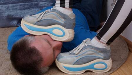 Playful Miss in massive sneakers steps on body of her weak boyfriend, g312x (slide show) 2160p