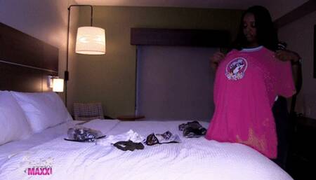 Housekeeper Gets Caught - standard, MP4