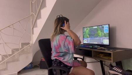 Farting while gaming 3