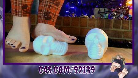 SKULL FOOT MASSAGE - DUAL DESTRUCTION - BBW Crushing heads, by Miss Brandi Sparxxx