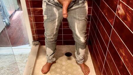 Piss Naughtiness in the Shower