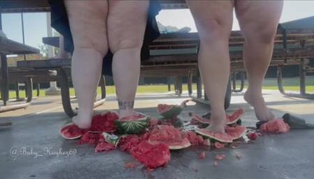 2 BBWs smash watermelon w their wide feet