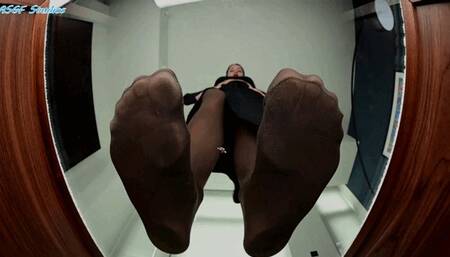 TOWERING Natasha Amazon CRUSH! Pantyhose stomping and squash! - MP4