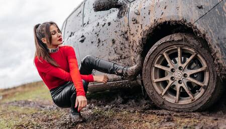 CAR STUCK  Tanya stuck hard in muddy grass in high heel boots