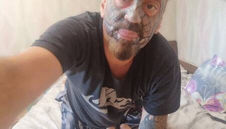 lizard spank my feet