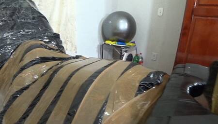 PAWG MUMMIFYING HER SLAVE AND FARTING A LOT IN HIS FACE BY SARA ROSA AND DANIEL SANTIAGO CAM BY ALINE FULL HD