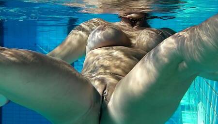 I Am Completly Nude in a Public Pool