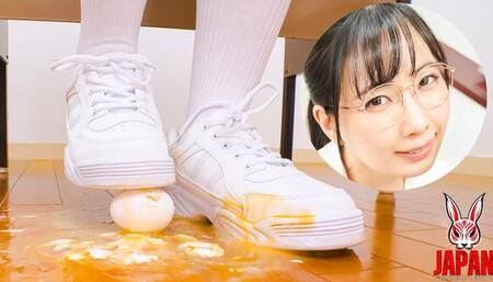 Shoe Food Crush: Yui Nonami Dirties Her White Sneakers- (4K Video)