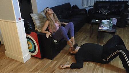 Xenia Wants To Foot Gag