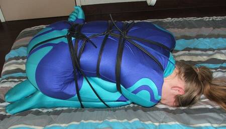 Wendy catsuit escape challenge in silicone ropes