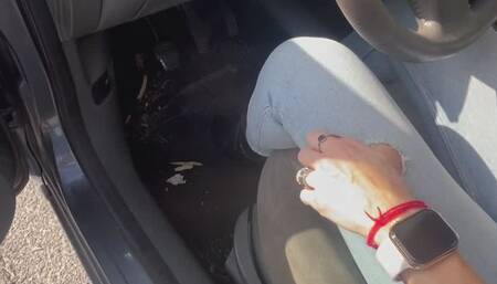 The girl has a car that doesn't start and insults her by touching her sexy jeans, the car is barely broken