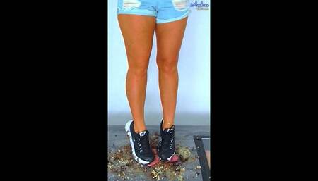 Candy Crush 1: Cum Under My Black Nike RZY 365 Summits - Mobile Cam - 98MC