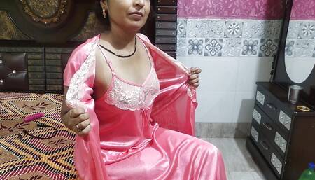 Beautiful Piraya Bhabhi Left Alone at Home Watching Reels