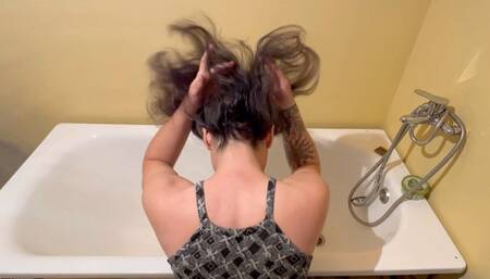 Charmy washing her natural hairs avi