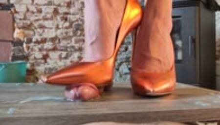 Cum under my Cassadei Blades, slave