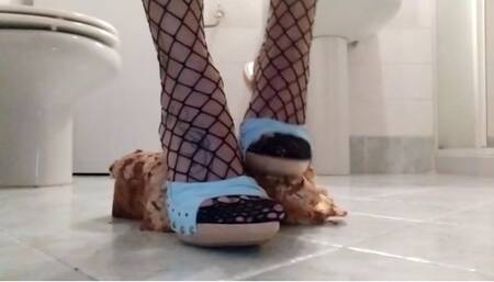 CRUSH TORTA CON TACCHI ALTI E CALZE A RETE - CRUSH CAKE WITH HIGH HEELS AND FISHNET STOCKING -