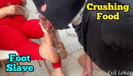 Evil Lohan : Old slave, eating food from the shoe (MP4 HD 1080p)