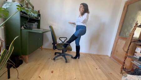 she stuck with her feet everywhere avi