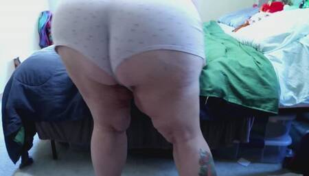 Faery Shaking Her Ass and Stripping out of Short Shorts