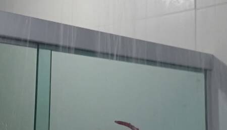 Unhas longas no banho