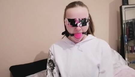 Ballgag & blindfold Try On