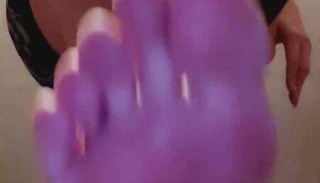 6'7 Giantess & 4 Tiny Specks Trapped