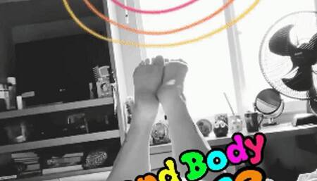 Juliette_RJ The Pose Feet Teasing You - FOR MOBIEL DEVICES USERS - FOOT FETISH - THE POSE - BBW ASS - WRINKLED SOLES - THICK THIGHS