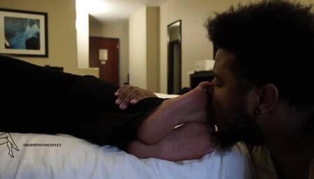 SOFIEQUEEN GETING HER TOES CLEANED