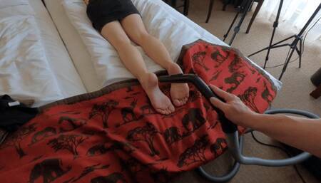 I vac Karinas feet an body, then she sucked me off and sucked me dry full clip