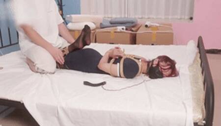 xy229-Black stockings Chinese girl tied to the bed with ropes and chains in the hands of the master