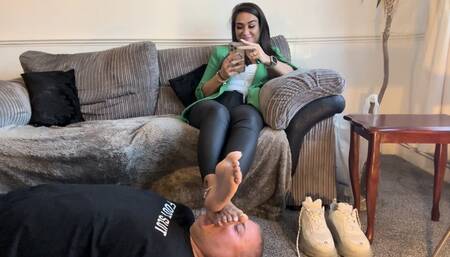 Miss Sinfultoes Human Footrest