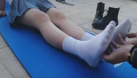 Scratch the soles It tickles