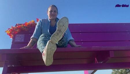 STARE AT THE GIANTESS' FEET