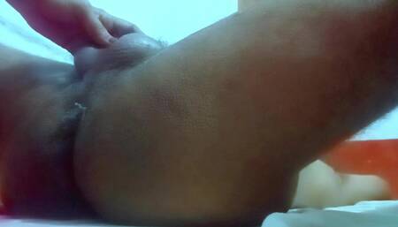 The wife could not control herself after seeing her husband's handsome friend and had fun by inserting his dick into her pussy