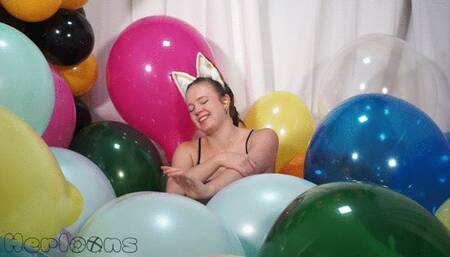 Aimee - The fox that loves balloons