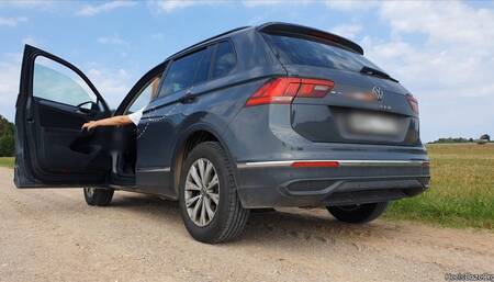 Bouncing New Volkswagen Tiguan 2